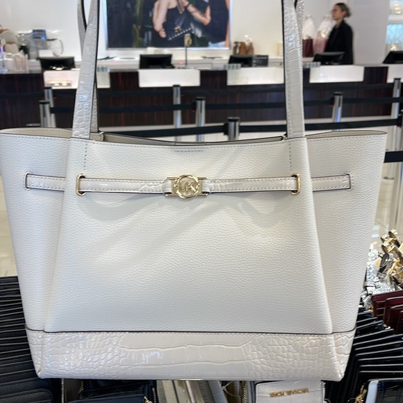 MICHAEL KORS
Reed Large Leather Belted Satchel Shoulder Tote Handbag 
Light Crea - Picture 8 of 16